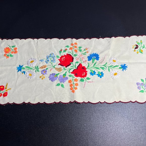Vintage Hungarian Matyo Table Runner. Small - Picture 1 of 10
